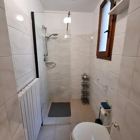 Piazza Della Passera In *